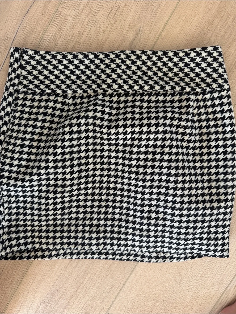 Club Monaco Black and White Houndstooth Mini Skirt